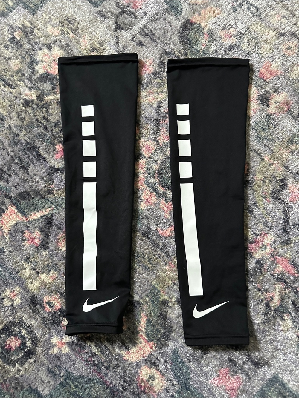 Nike Dri-fit Women’s Volleyball Sleeves with Carry Bag Worn Once L/XL Sports